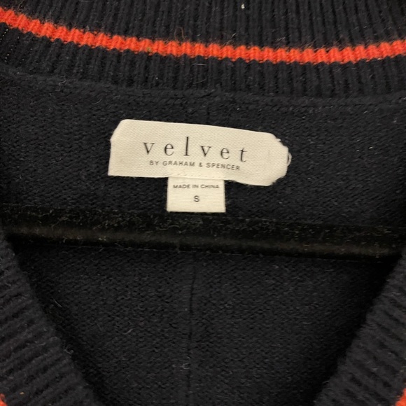 Velvet designer sweater - Picture 2 of 2